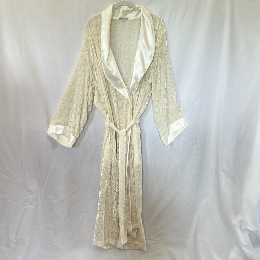 Cream velvet burnout robe like new - giraffe at home